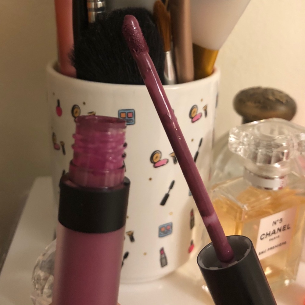 Lipstick - Picture 4 of 5